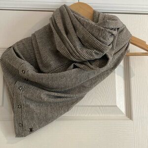 Lululemon Vinyasa Scarf Tonka Stripe Cashew / Heathered Black